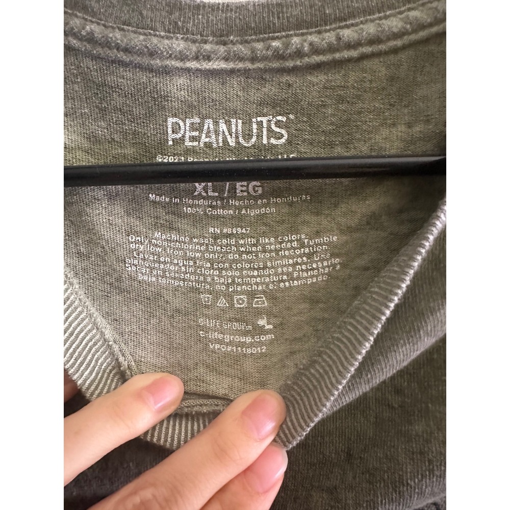 Peanuts Snoopy World Explorer Graphic T-Shirt Mens XL Olive Green Camping Tee - Picture 2 of 3